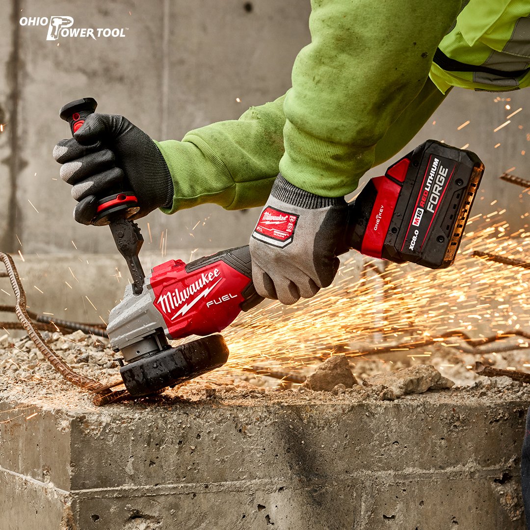 OhioPowerTool's tweet image. Introducing @MilwaukeeTool&apos;s NEW M18 FUEL 4-1/2&quot; / 6&quot; Dual-Trigger Braking Grinder (3676-20) — for $419! It delivers 13A corded power, RAPIDSTOP braking, AUTOSTOP safety, and ONE-KEY tracking. Secure yours today!
Shop Now: ohiopowertool.com/milwaukee-tool…
#MilwaukeeTool #ohiopowertool