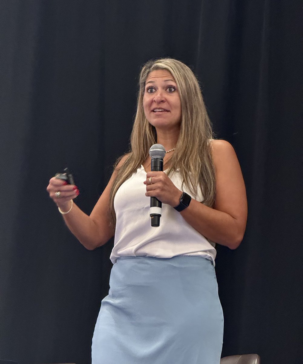 We are standing on the edge of something extraordinary shares <a href="/DrMaceyLevan/">Dr. Macey Levan</a>. The next organ donor may not be human; it may come from a lab. #REIMAGINE2025 <a href="/UCSDReimagine/">REIMAGINE Center</a> #organdonation #transplant