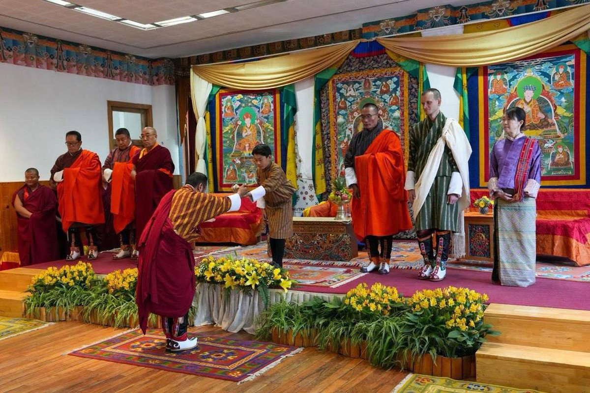 AyaMiyagotchi's tweet image. 1/ Today, Bhutan celebrates a historic milestone, becoming the first nation to anchor its national digital identity system on Ethereum. 🇧🇹
@VitalikButerin and I were honored to join the launch ceremony on behalf of the Ethereum community, graced by His Royal Highness.