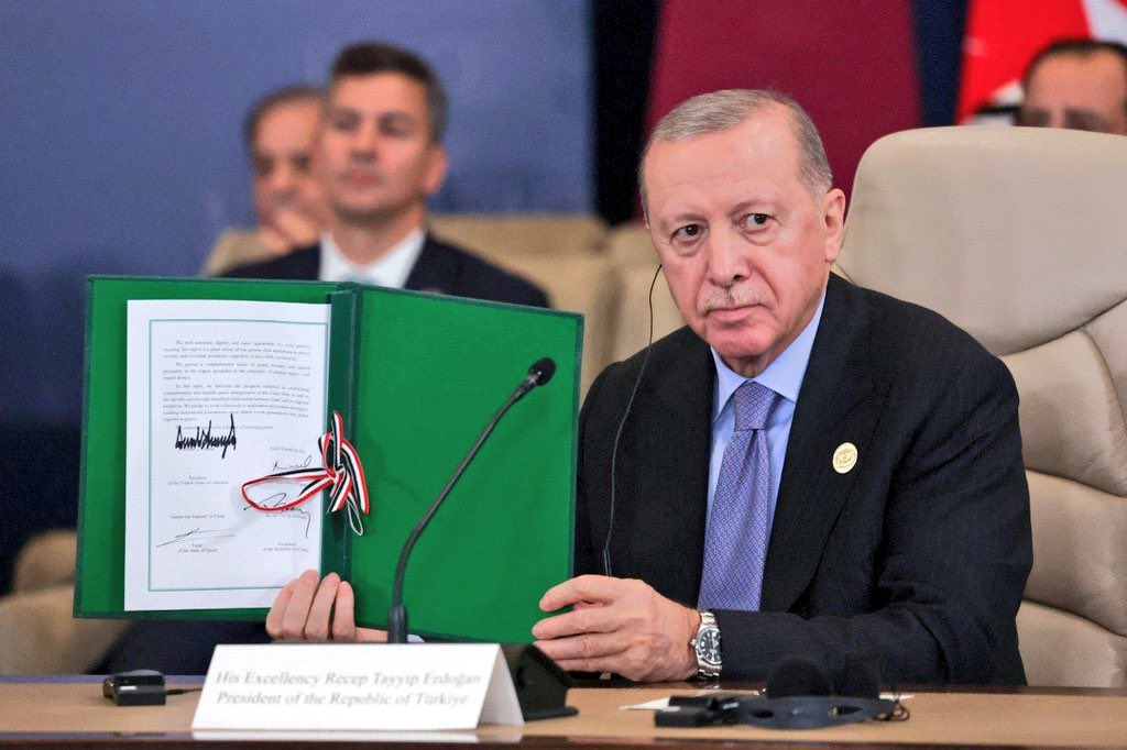 🗣️Recep Tayyip Erdoğan : 25 yıldır Türkiye’yi çağ atlatan, Gazze’nin mazlumlarına umut olan destansı lider!

 ◾Cumhurbaşkanı Erdoğan Cesaret, vizyon ve adaletle dünya sahnesinde tarih yazıyor! 

◾Dünya Lideri Erdoğan 🇹🇷