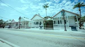 ClaimToolkit's tweet image. Homeowners shocked as insurance premiums soar to eye-watering levels: 'It's somewhat criminal' #HomeownersInsurance #InsuranceCost #RisingPremiums ow.ly/7CJx50Xatft