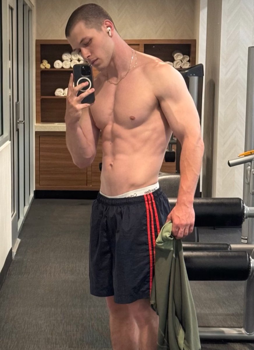 DanScavinoTNews's tweet photo. Finding out that some of the cast from boots are actually gay 😍😋 https://t.co/a9WqZQ9zMK