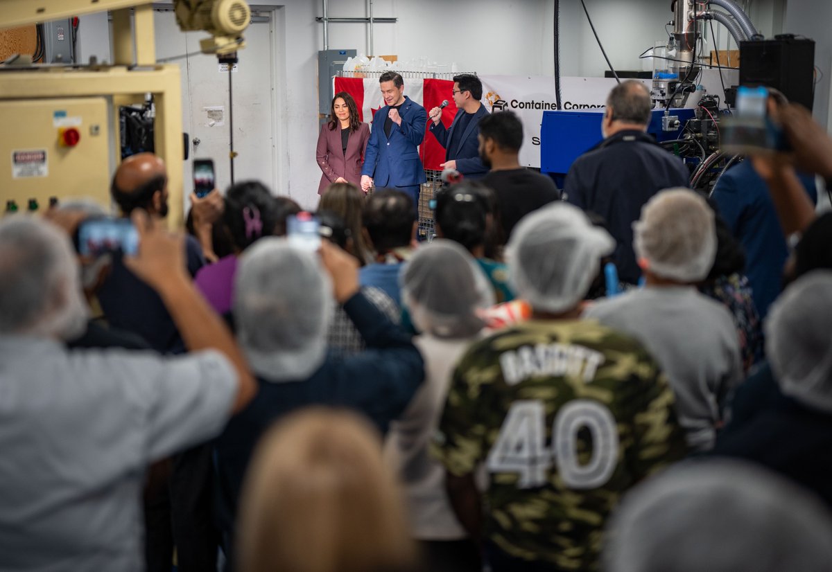 PierrePoilievre's tweet image. While the Mark Carney Liberals want to ban the plastics people depend on, the hard working folks here @containercorpca in Richmond Hill bring Canadians premium packaging products that preserve our food & lower transportation costs.
Conservatives will scrap the Liberal plastics…