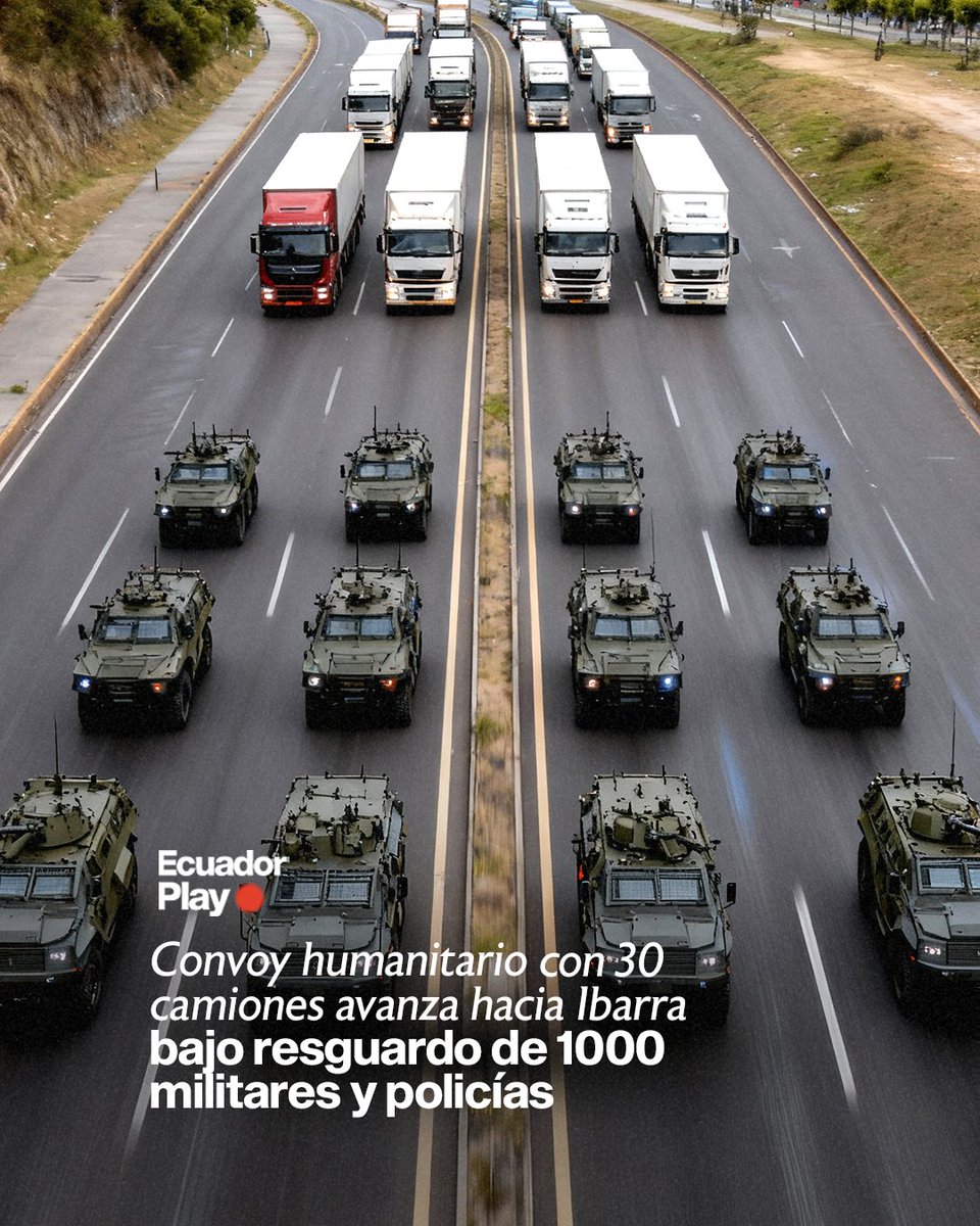 EcuadorPlay's tweet photo. 🪖 Un convoy militar con ayuda humanitaria salió desde Tababela rumbo a Ibarra con el objetivo de llevar alimentos, medicinas, oxígeno, gas y colchones a zonas afectadas por el paro, mismo que está resguardado por aproximadamente 1.000 militares y policías, movilizados en cerca de 100 vehículos.

💬 El Ministro del Interior, John Reimberg, advirtió que abrirán las vías bloqueadas primero mediante diálogo y, de no ser posible, por la fuerza. Se indicó que en Cotacachi hay unas 1.000 personas bloqueando la vía, lo cual podría complicar el tránsito del convoy. Por su parte, el general de brigada, Ricardo Cajas, señaló que se espera que la respuesta no sea tan hostil.