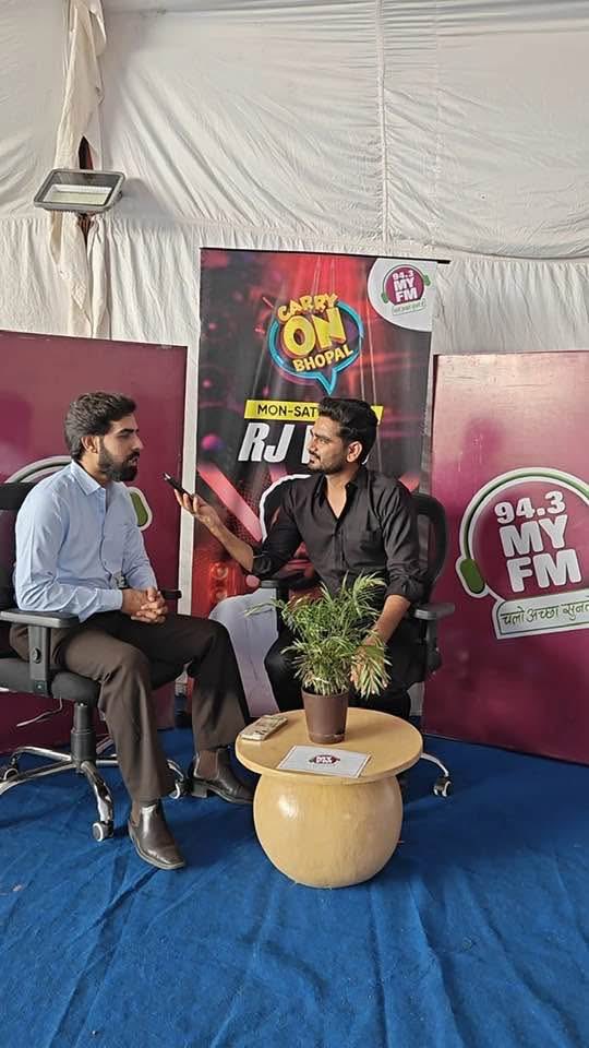 आज भोपाल में मेरे परिजन एवं रिश्तेदारों द्वारा आम्र निवासा 700 प्रीमियम बांग्ला कैंपस 25 एकड़ में मदर टेरेसा स्कूल से लगा हुआ मेन कोलार सिक्स लेन रोड पर स्थित है बहुत बड़े प्रोजेक्ट लाँच किया गया है मेरी ओर से बहुत बहुत बधाई।