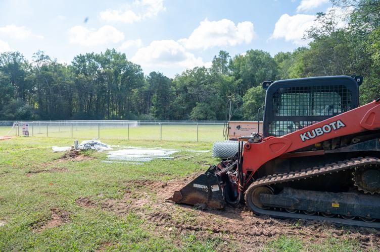 A new leash-free dog park is under construction at Vincent Park, featuring separate areas for large and small dogs, shade structures, and a watering station for pups and owners alike. 

theredstonerocket.com/news/article_6…