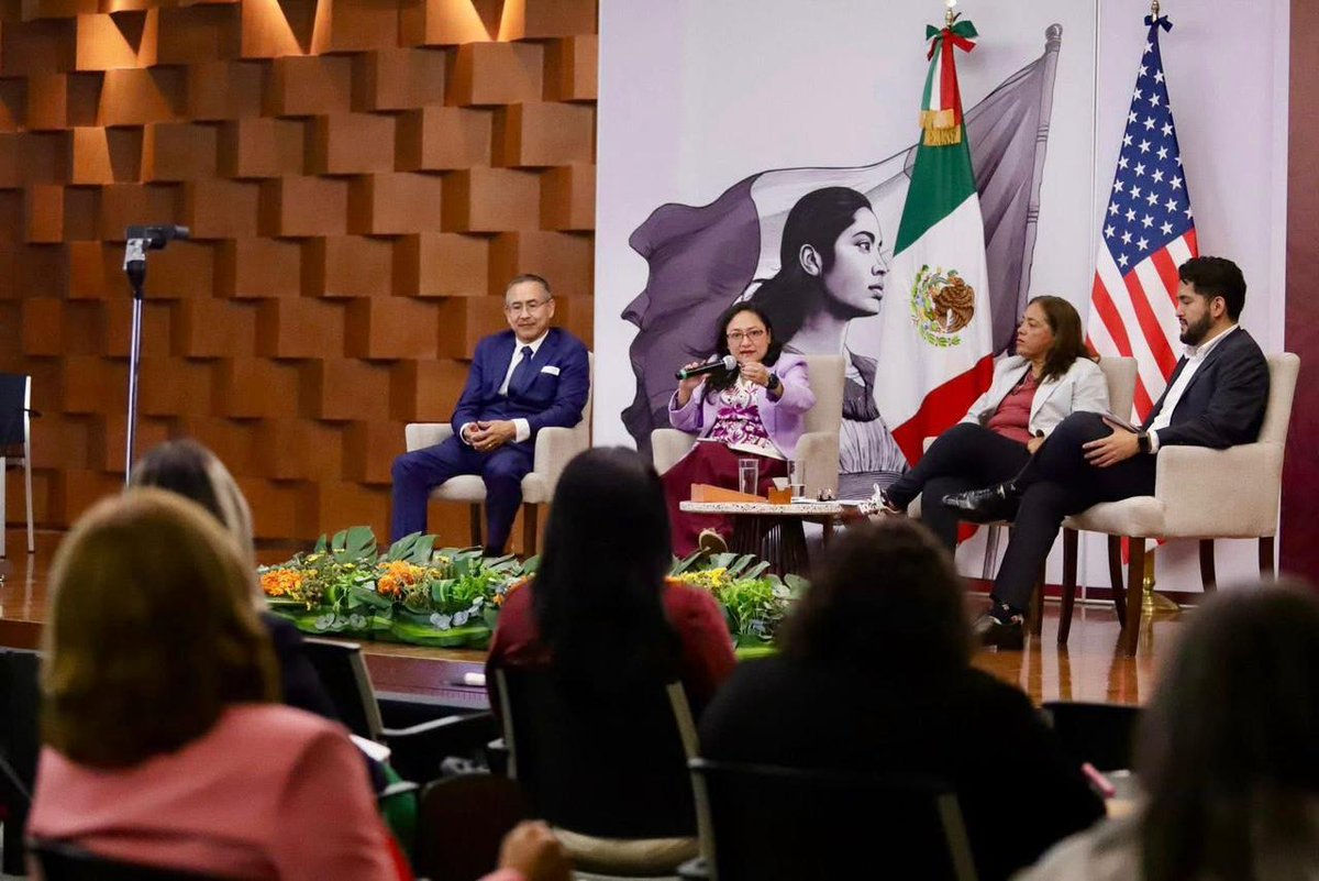 UNESCOMexico's tweet photo. 💪🏿Seguimos trabajando por el #DerechoALaEducación.
🙌🏿 Nos sumamos a la 32° Reunión del Programa Binacional de Educación Migrante, #PROBEM, y a su Consejo Consultivo por invitación del @IME_SRE y la Dir. Gral. de Política Educativa, Mejores Prácticas y Cooperación de @SEP_mx. https://t.co/AlP5yCzQQE