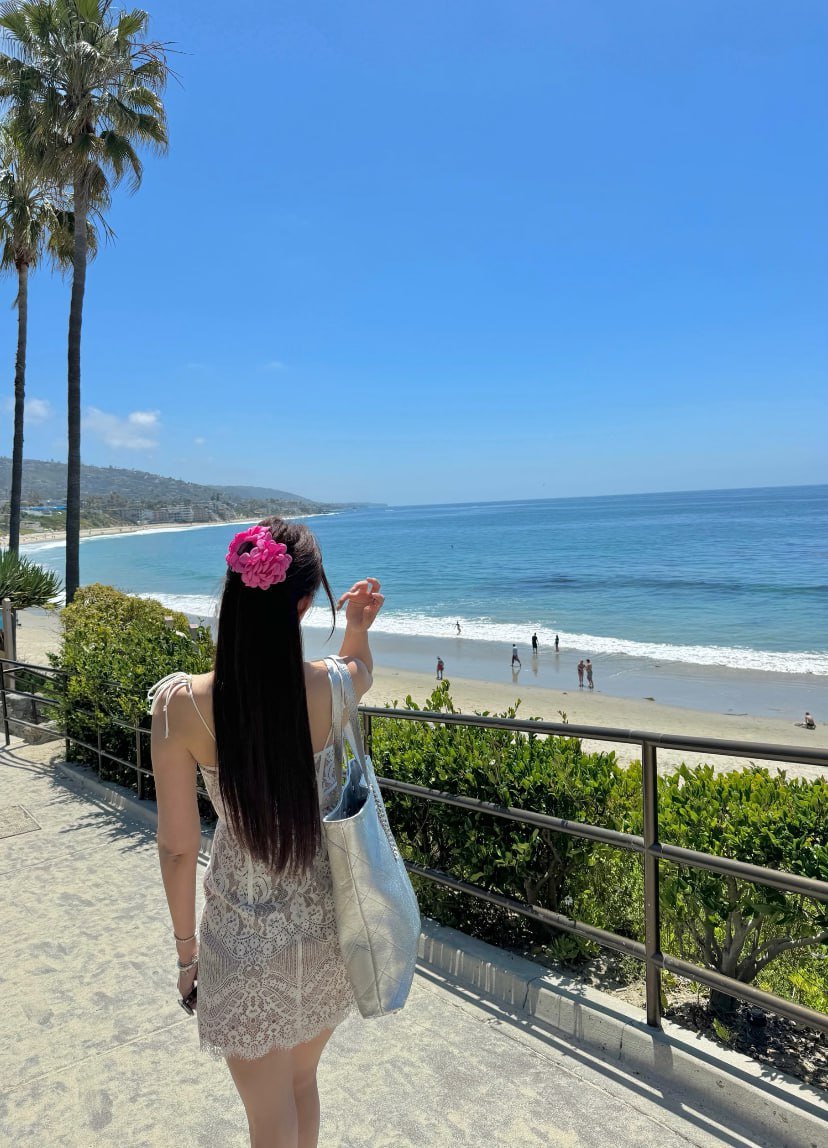 Elizabeth71585's tweet photo. Embracing the California sun and new beginnings ☀️ Ready to make new friends in the USA! 🌊🤝 #CaliforniaDreaming #NewAdventures #FriendshipGoals #BeachVibes #HelloUSA https://t.co/QJjOI4pSFr