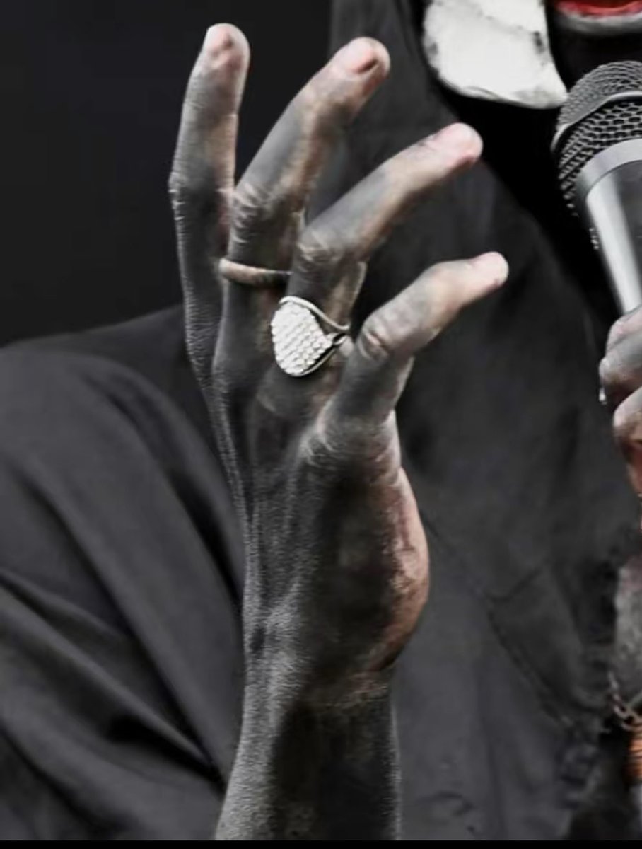 diamondzarcadia's tweet photo. He’s been wearing this ring for a while. There’s so much meaning behind it.
Eternally grateful and honored to receive it 😭🫶🏻
Video by Drazuboutpost https://t.co/bz1fNT6BRx