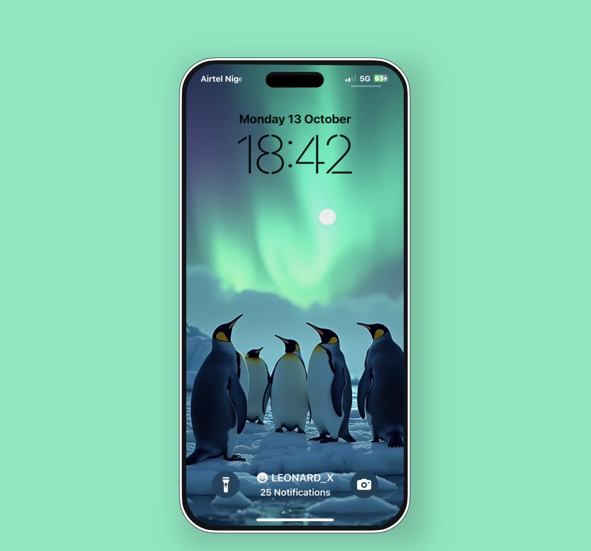 Leonard18_X's tweet image. &quot;Penguins basking under the aurora lights! 🐧🌌 #AuroraMagic #WildlifeArt #WallpaperGoals&quot;  load 4k
