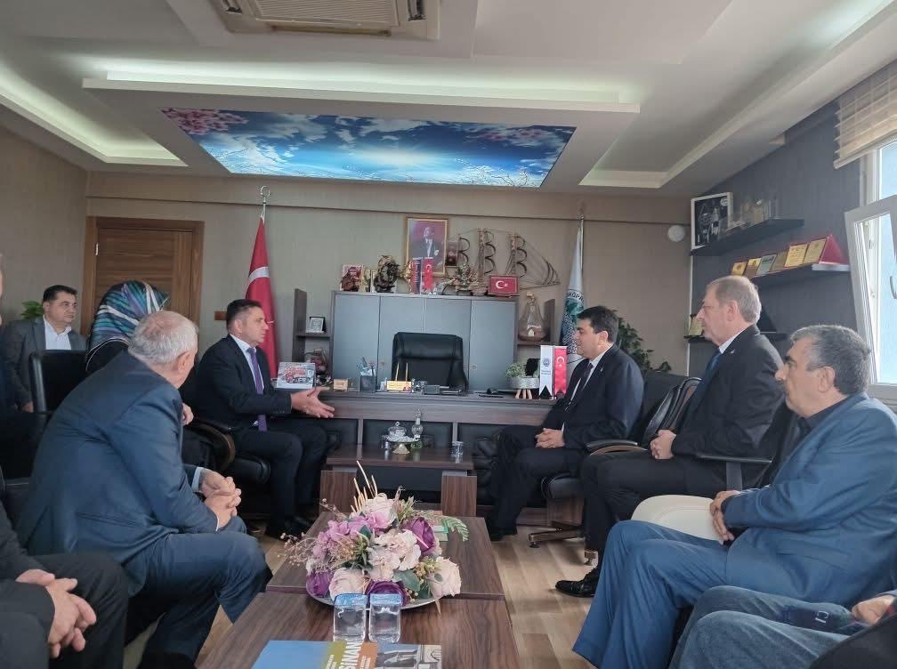 Yalova Proğramımız çerçevesinde İl Başkanlığımızda dava arkadaşlarımız ve yerel basınla biraraya geldik.

Ayrıca Çiftlikköy-Taşköprü Belediye başkanımız İsmail Arslan’ı ziyaret, çalışmaları hakkında bilgi aldık.