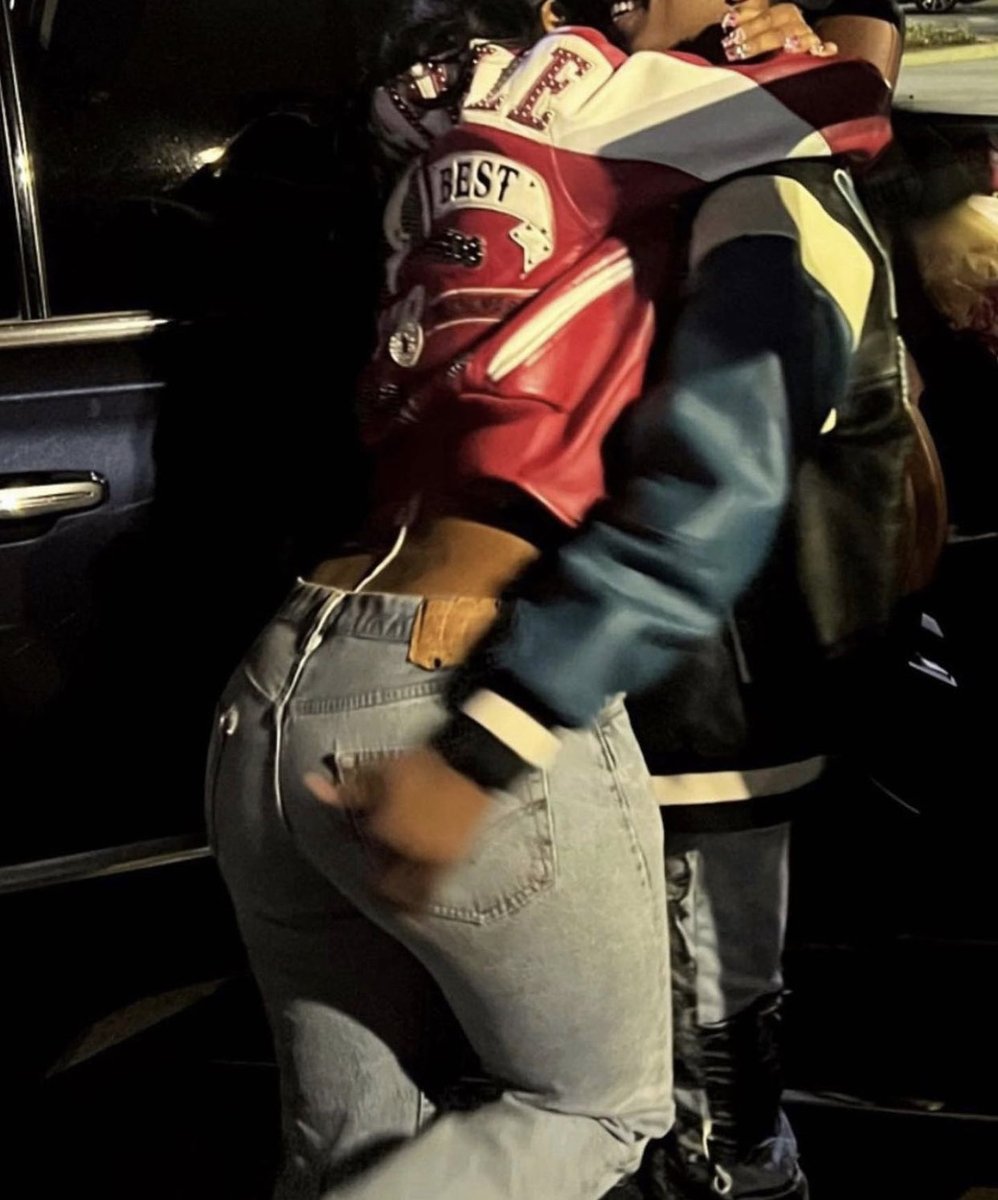 healthylove247's tweet image. smelling like him after being w him &amp;gt;&amp;gt;&amp;gt;🫶🏽