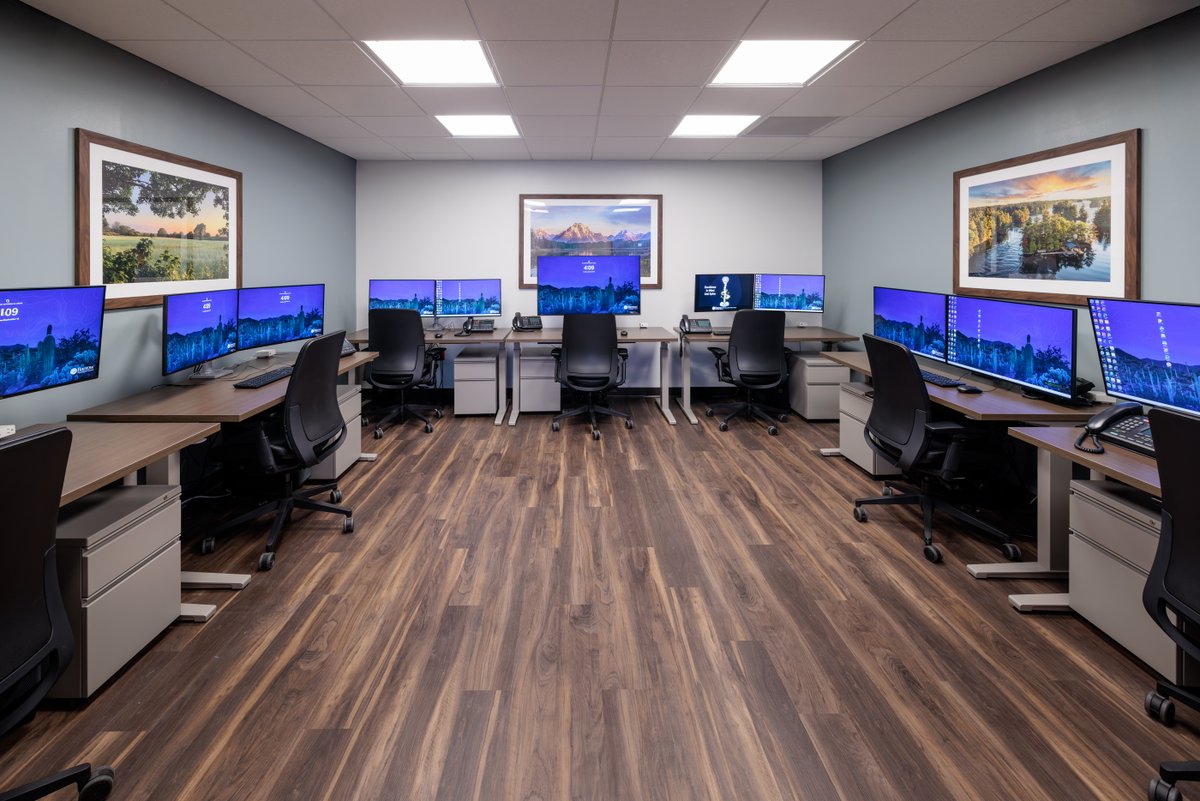 We've expanded &amp; upgraded our EMU at <a href="/BarrowNeuro/">BarrowNeurological</a>. This 16-bed adult EMU is the largest in #AZ &amp; among the largest in the US. Our new command center can monitor 48 patients, equipping us to offer tele-EEG services to other hospitals, demonstrating our commitment to #healthequity.