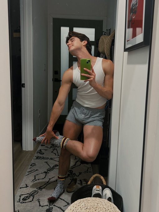 2 pic. Make sure you stay hydrated. https://t.co/UF7Ox8SBRI