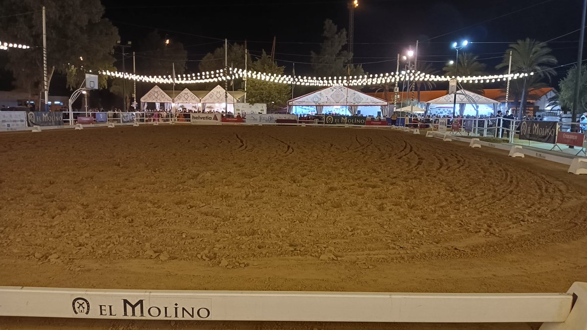 Destrozar el diseño de un parque para una feria cuando ya tenemos un recinto para fiestas es de tener muy pocas luces. Por cierto, las fiestas de Octubre en Huelva son las del barrio de La Hispanidad.