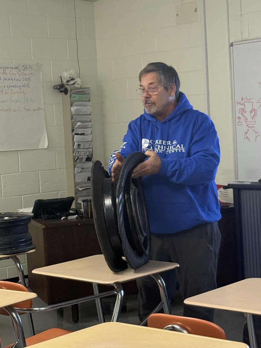 NHREC_CTE_BF's tweet image. #AutoTech students got hands-on in class with a demo on how to dismount/mount tires! Learning the fundamentals of wheel service is the first step toward mastering automotive maintenance. 🚗🔧 #HandsOnLearning
#NewHorizonsCTE #WeAreNewHorizons
@NHREC_VA
