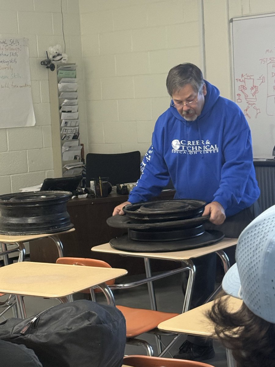 NHREC_CTE_BF's tweet image. #AutoTech students got hands-on in class with a demo on how to dismount/mount tires! Learning the fundamentals of wheel service is the first step toward mastering automotive maintenance. 🚗🔧 #HandsOnLearning
#NewHorizonsCTE #WeAreNewHorizons
@NHREC_VA