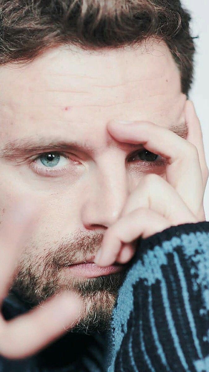 ari_pinkribbon's tweet photo. Turn those things off omg man, you're going to blind someone https://t.co/QWK9S9BcHr