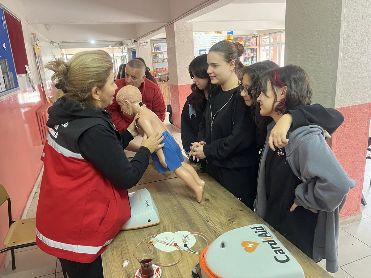 Yeşil vatan benim okulum geleceğe çare etkinliği kapsamında öğrencilere Farkındalık İlk Yardım seminerlerimiz <a href="/tcmeb/">Millî Eğitim Bakanlığı</a> <a href="/meb_dhgm/">Destek Hizmetleri Genel Müdürlüğü</a> <a href="/mebisgb/">İşyeri Sağlık ve Güvenlik Birimi Daire Başkanlığı</a> <a href="/ozkan_meb/">Özkan AVCI</a> <a href="/balikesirmem/">Balıkesir İl Millî Eğitim Müdürlüğü</a> <a href="/balikesirisgb/">Balıkesir İl MEM İşyeri Sağlık ve Güvenlik Birimi</a> <a href="/cemalunal_/">C.ÜNAL</a>