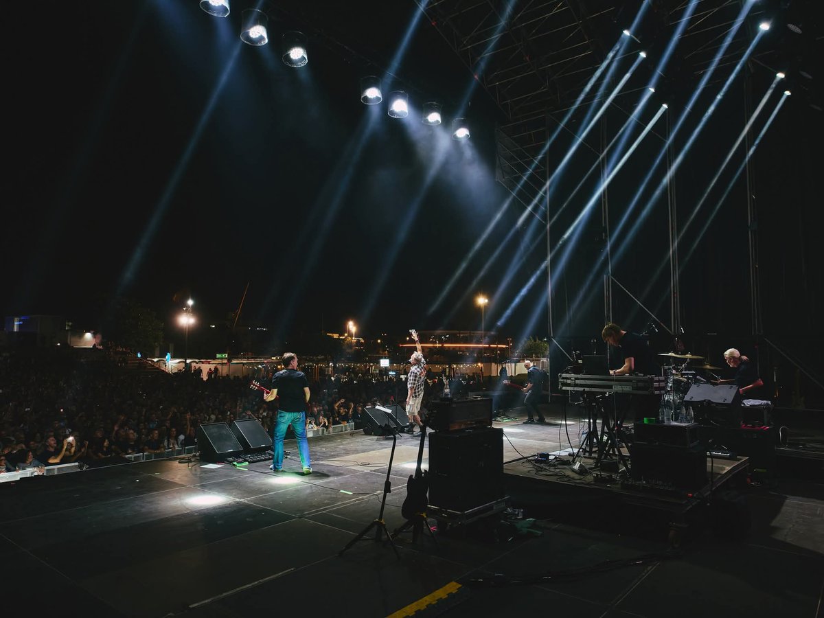 ✨ Peter Hook &amp; The Light ✨ VisorFest 2025

Son dos días de mucha intensidad con mucho trabajo. Así que cuando True Faith sonó, rompí a cantar y llorar de emoción contenida.
Ya sabéis que aquí no tengo secretos para vosotros.

📸 Luis Pérez Contreras