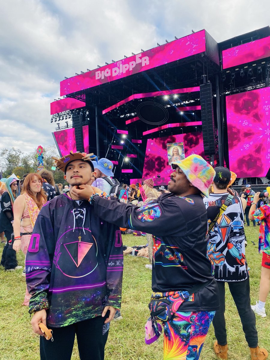 Seven Stars was MAGIC! Thank you to everyone that made the vibes immaculate and the weekend unforgettable. 

Being from VA I never thought we’d have a fest like this in my home state and I can’t wait to do it all again next year!!

🥹🕺🏾🪐🎶❤️🎷💫🌈🤘🏾🪩