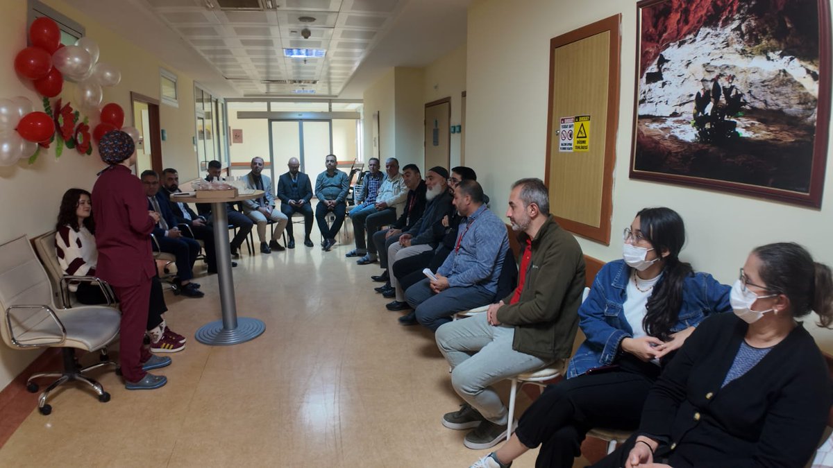 Kırşehir Eğitim ve Araştırma Hastanemizde Dünya Palyatif Günü programı düzenlendi. Palyatif servisimizden düzenlenen programa, Hastane Başhekimimiz Doç. Dr. Zeynel Abidin ERBESLER, hastane yöneticilerimiz, manevi danışmanlar ve hasta yakınları katıldı.