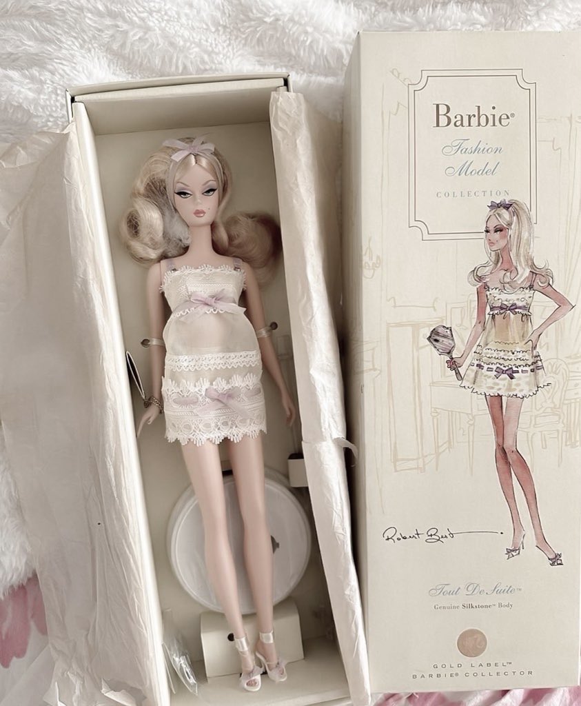 glirttery's tweet image. silkstone barbies are so pretty