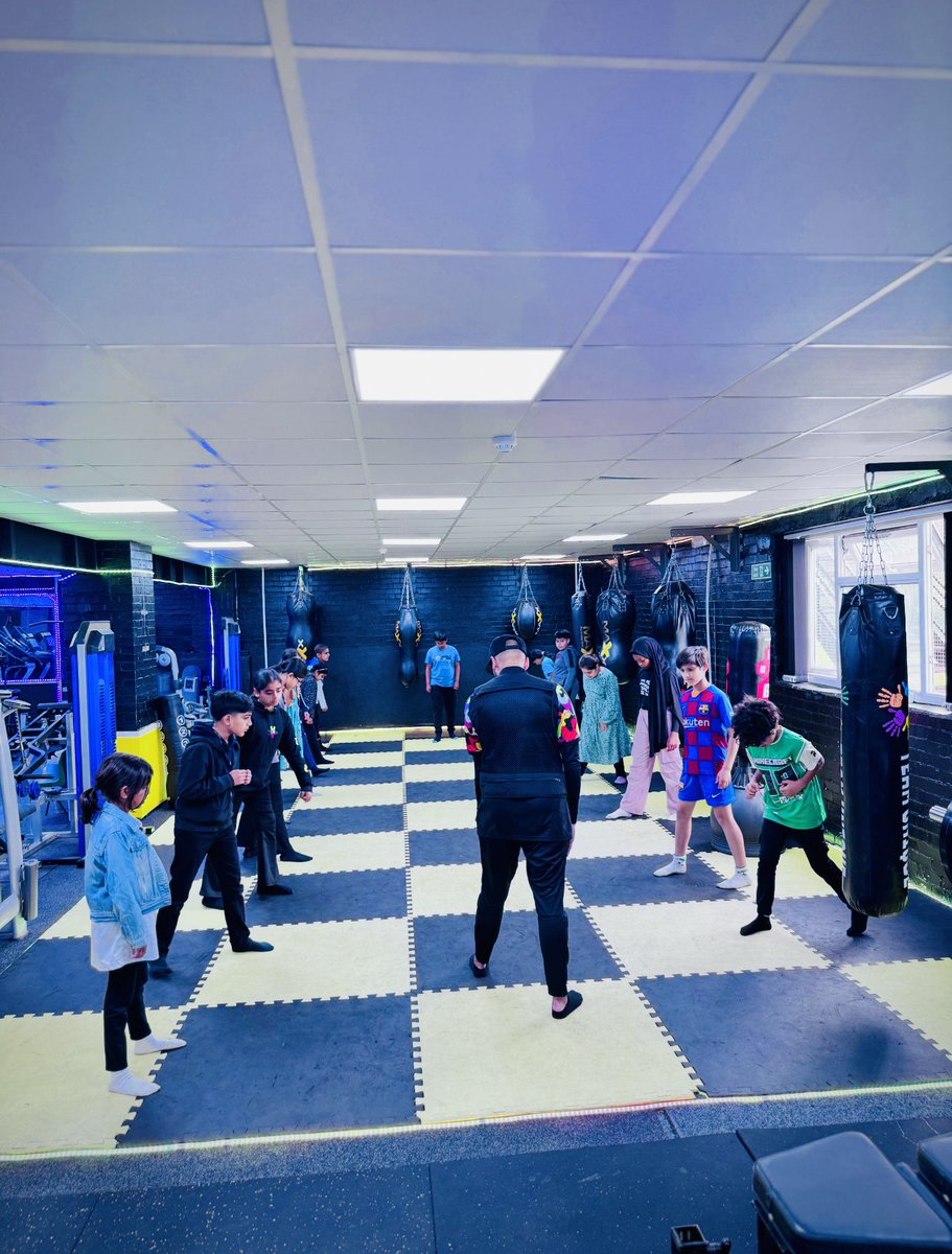 UniqueHubb's tweet photo. 🔥🎉 Guess It's been a minute 😅
but our Monday youth sports sessions are back at the Hub! Come kick off the week with fun, friends, and some serious game time! ⚽ 🥊 🎮

#YouthSports #MondayMotivation #HubFun #OpenAccess @ActiveCdale https://t.co/HmA3aAd8bz