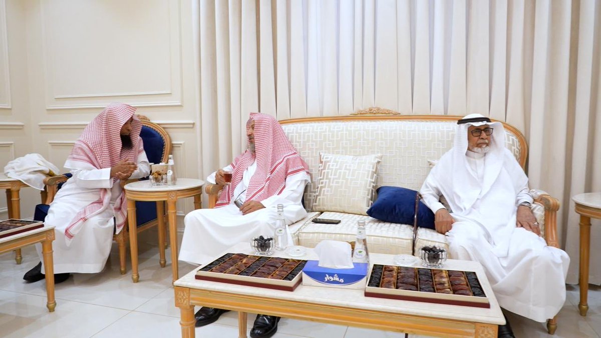 الشثري في زيارة لـ ابن حميد
-
والدنا الغالي
معالي الشيخ أ.د. سعد بن ناصر الشثري
عضو هيئة كبار العلماء المستشار
بـ #الديوان_الملكي
في زيارة خاصة
لسعادة أ. عبدالمحسن نايف بن حميد
وكيل إمارة منطقة #المدينه_المنورة بمنزله
في المدينة بحضور جمع من المشايخ والأعيان
<a href="/Abdulmohsen73/">عبدالمحسن بن حميد</a>