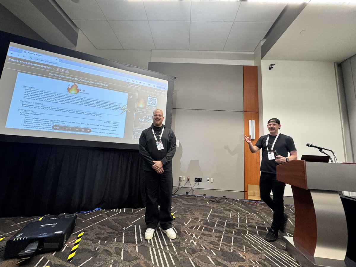 RoxanaCodes's tweet image. Day one so far at #ato2025 #allthingsopen!
Chillin on the CodeRabbit couches, spotted a wild Shruti, tried to attend Haimantika’s talk but I couldn’t even get in🔥 and co-trolled the torc bois sufficiently during their resume roast. 😆