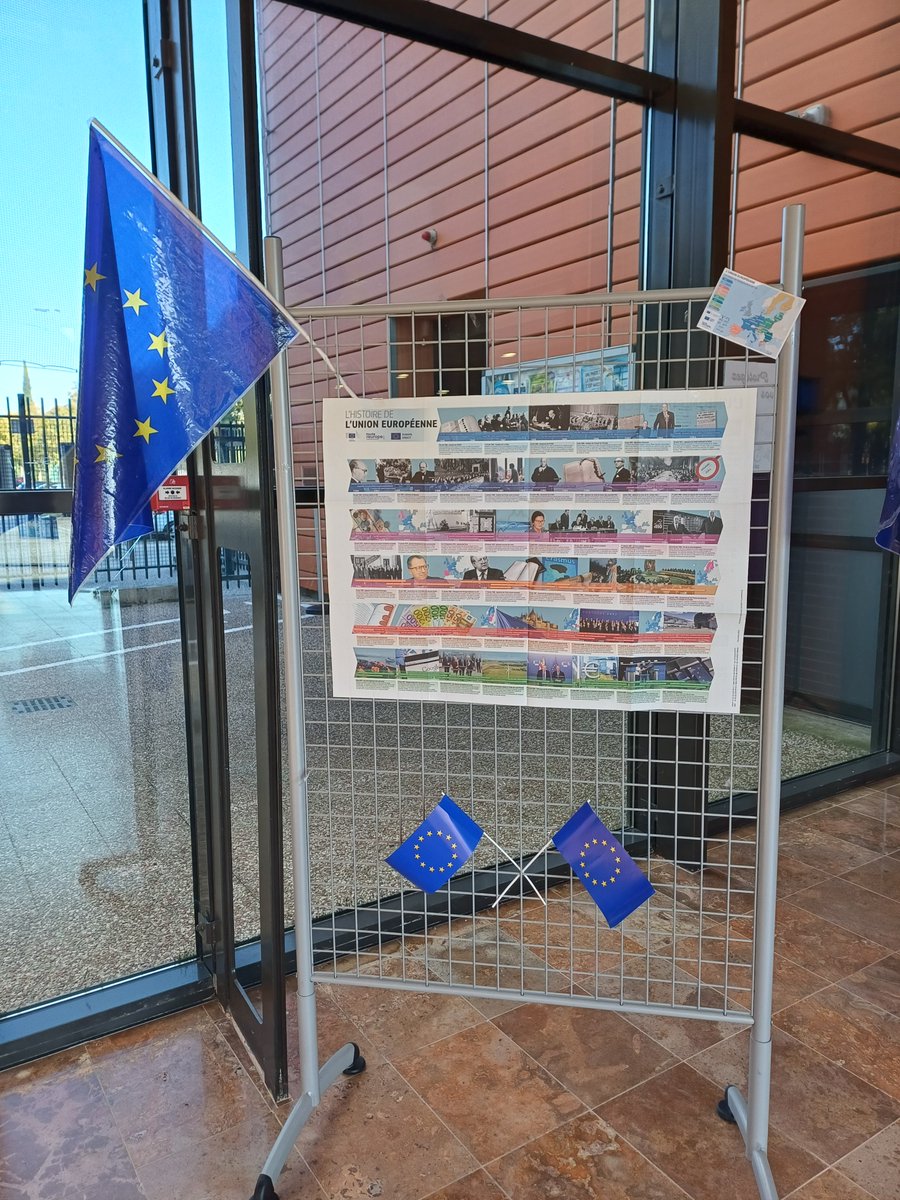 CollegeZay's tweet photo. Le collège JeanZay de pare des couleurs de l'Europe pour la semaine!  #ErasmusDays2025 #ErasmusDaysCERA @CollegeZay @acGrenoble https://t.co/mev4j7z1kd