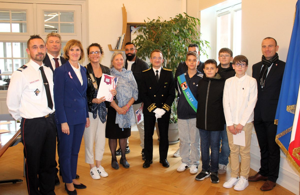 Cérémonie d’accueil dans la citoyenneté française aujourd’hui en sous-préfecture de #Sarrebourg 🇫🇷

Bienvenue à nos nouveaux compatriotes qui ont fait le choix de la nationalité française !