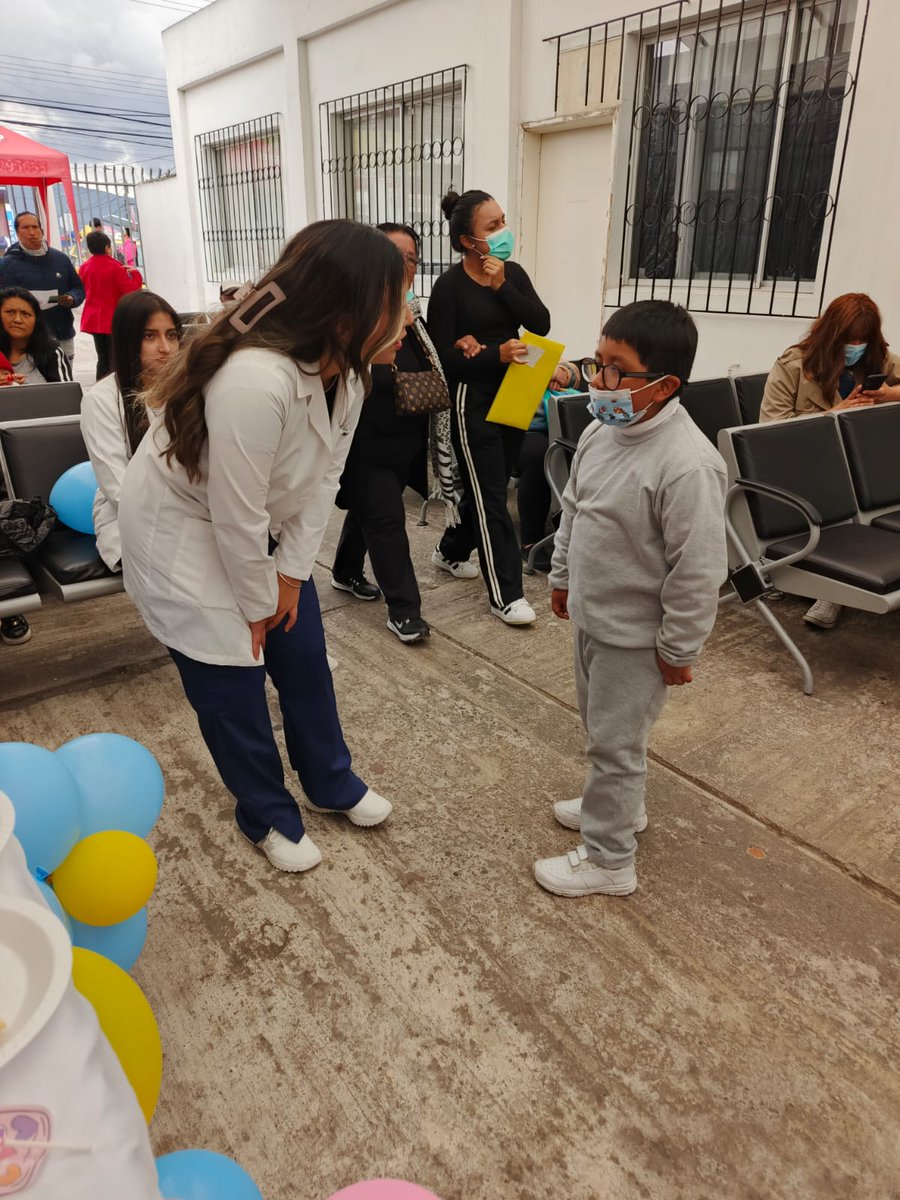 hpas_salud's tweet photo. 🧠💚 En el marco del #DíaMundialDeLaSaludMental, el Servicio de Salud Mental del Hospital Pablo Arturo Suárez realizó charlas en salas de espera 🏥.

Se habló sobre la importancia de aprender a manejar emociones 💭 y pedir ayuda cuando la necesitamos 🤝. https://t.co/b6lhruj8Pu