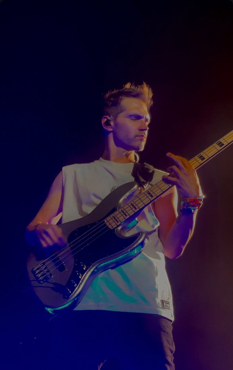 Mikey Hourly (@mikeyhourlyway) on Twitter photo 