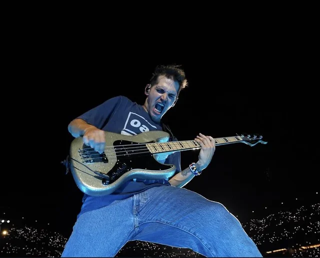 Mikey Hourly (@mikeyhourlyway) on Twitter photo 