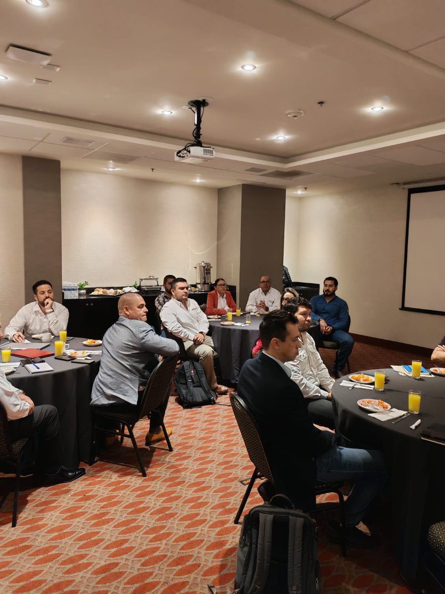 Realizamos nuestro evento “𝗗𝗲 𝗹𝗮 𝗺𝗶𝗻𝗮 𝗮 𝘁𝘂 𝗰𝗮𝘀𝗮” junto a tomadores de decisión de 𝗙𝗿𝗲𝘀𝗻𝗶𝗹𝗹𝗼 𝗦𝗮𝗻 𝗝𝘂𝗹𝗶𝗮́𝗻. 💼 32 empresas proveedoras presentaron sus productos en citas de negocio cara a cara.⁣