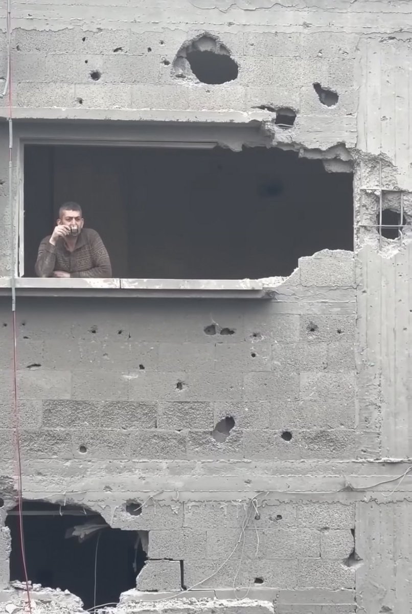 Dünyanın yaşayan en onurlu halkı Gazzeliler. Bütün insanlığa yetecek kadar onuru, izzeti ve şerefi omuzlarında taşıyorlar.