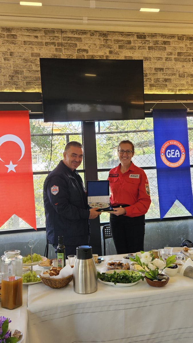 AKUT (@akut_dernegi) on Twitter photo 13 Ekim Uluslararası Afet Risklerinin Azaltılması Günü vesilesiyle, AKUT Arama Kurtarma Derneği olarak <a href="/andadernegi/">ANDA</a> ve <a href="/ihhinsaniyardim/">İHH</a> ekipleriyle birlikte <a href="/GEA__SAR/">GEA Arama Kurtarma</a>  Arama Kurtarma Arama Kurtarma ve Ekoloji Derneği’nin merkezinde bir araya geldik.
Afetlere karşı iş birliği ve 13 Ekim Uluslararası Afet Risklerinin Azaltılması Günü vesilesiyle, AKUT Arama Kurtarma Derneği olarak <a href="/andadernegi/">ANDA</a> ve <a href="/ihhinsaniyardim/">İHH</a> ekipleriyle birlikte <a href="/GEA__SAR/">GEA Arama Kurtarma</a>  Arama Kurtarma Arama Kurtarma ve Ekoloji Derneği’nin merkezinde bir araya geldik.
Afetlere karşı iş birliği ve