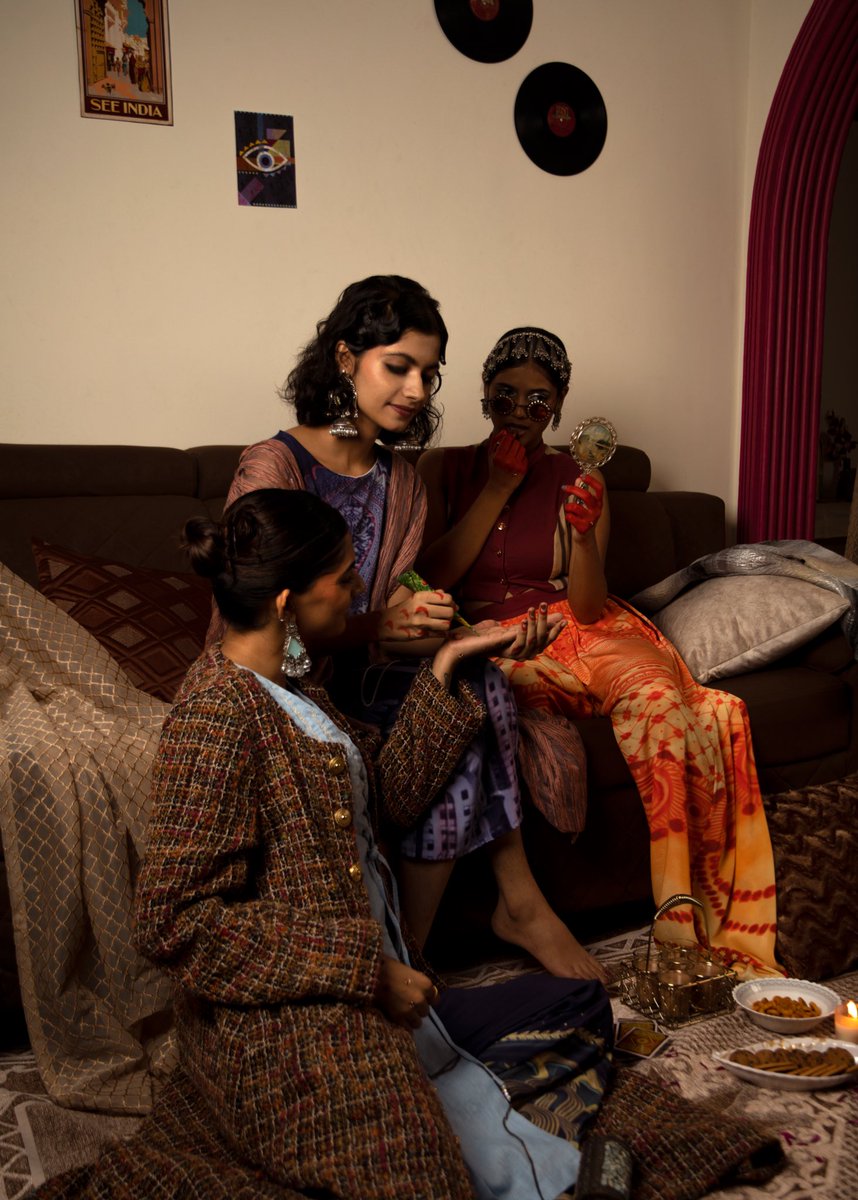 sonam_gupta105's tweet image. Deco Mehfil ✨ A dialogue between East &amp;amp; West — where Indian henna artistry meets Art Deco geometry, this womenswear story celebrates culture, unity &amp;amp; individuality.
Photos: Dhruvik Kumar Bamniya
Muah: Sagar Bhardwaj

#fashiondesigner #womenswear #EmergingDesigner #CulturalFusion