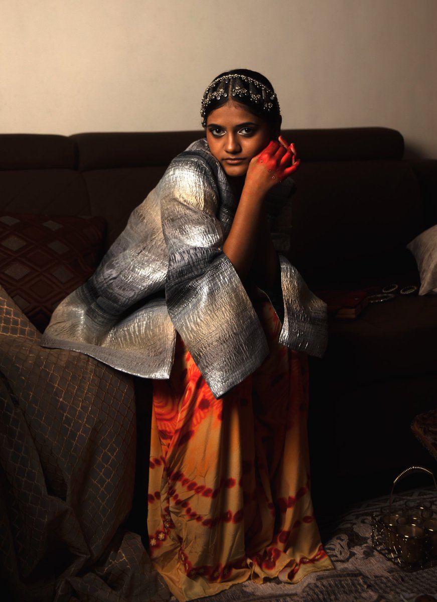 sonam_gupta105's tweet image. Deco Mehfil ✨ A dialogue between East &amp;amp; West — where Indian henna artistry meets Art Deco geometry, this womenswear story celebrates culture, unity &amp;amp; individuality.
Photos: Dhruvik Kumar Bamniya
Muah: Sagar Bhardwaj

#fashiondesigner #womenswear #EmergingDesigner #CulturalFusion