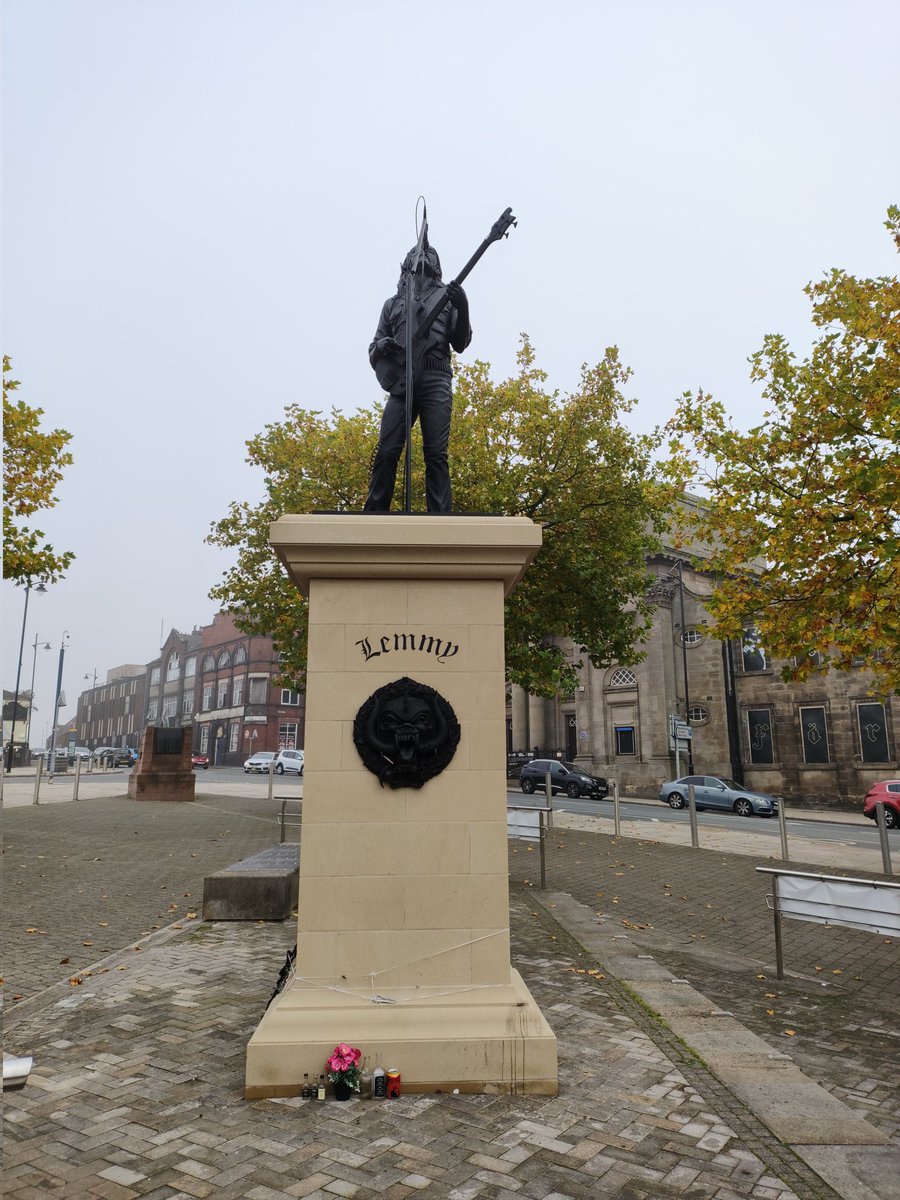 defmnk's tweet image. Great time last night at #TheObjective in Berslem, Stoke-on-Trent, England last night. Fantastic vibes &amp;amp; great music artists! #TheOldPostOffice #Therealdefectivemonkmuzikartist #5FootGiant
#Lemmy