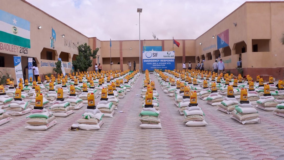 kardo_aid's tweet photo. Today, @kardo_aid distributed food to 280 displaced &amp; vulnerable households in Gubadley under the Emergency Response Project, supported by @SIF_ONG. 🍚🥫

Families received essential food items — a vital step in restoring dignity &amp; hope in Banadir. #HumanitarianAid #Somalia https://t.co/RrRcD5FQFx