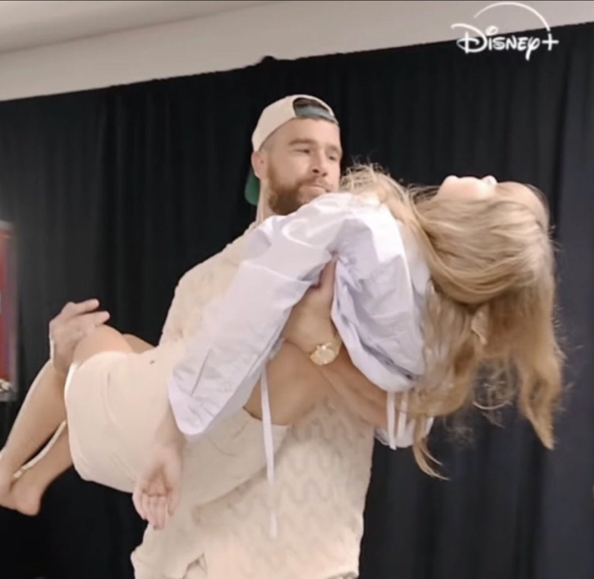 Emily_reid14's tweet image. Never getting over how this man decided he wanted to date Taylor Swift and someone managed to get her and then is backstage and onstage carrying her and now he’s gonna marry her. Like someone needs to write a book about this