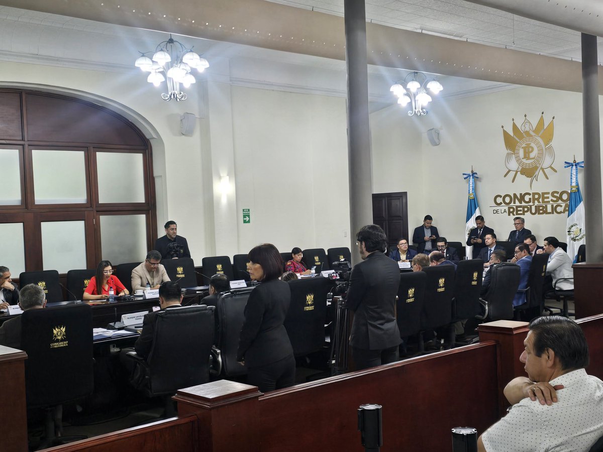 Diputados Jefes de Bloque solicitan agregar en la agenda la aprobación de la iniciativa #5692 para declarar a los pandilleros terroristas, y solicitan la destitución del Ministro de Gobernación, Francisco Jiménez. #seguridad #FUGA #mingob #Congreso