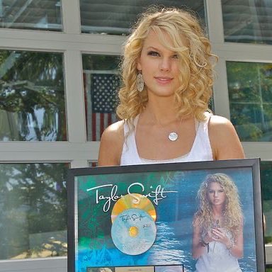 belloworldD's tweet photo. (2004) ปล่อยอัลบั้ม “Taylor Swift” ด้วยยอดเปิดตัว 40,000 อัลบั้ม

—— 21 ปีผ่านไป ——

(2025) ปล่อยอัลบั้ม “The Life of a Showgirl” ด้วยยอดเปิดตัว 4.002 ล้านอัลบั้ม
** เป็นตัวเลขที่สูงที่สุดในประวัติศาสตร์ https://t.co/YpbwCf3zbf