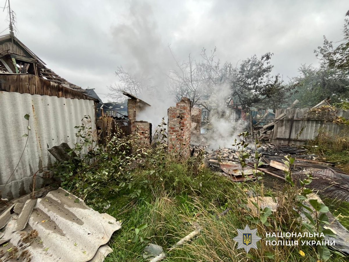 GUNP_Dnipro's tweet image. Три райони Дніпропетровщини знову перебували під ворожим вогнем: серед поранених — дитина, поліція фіксує наслідки обстрілів
Джерело: dp.npu.gov.ua/news/try-raion…
@34_tv
@news112ua
@istv
#Поліція_на_війні #Дніпро #новини