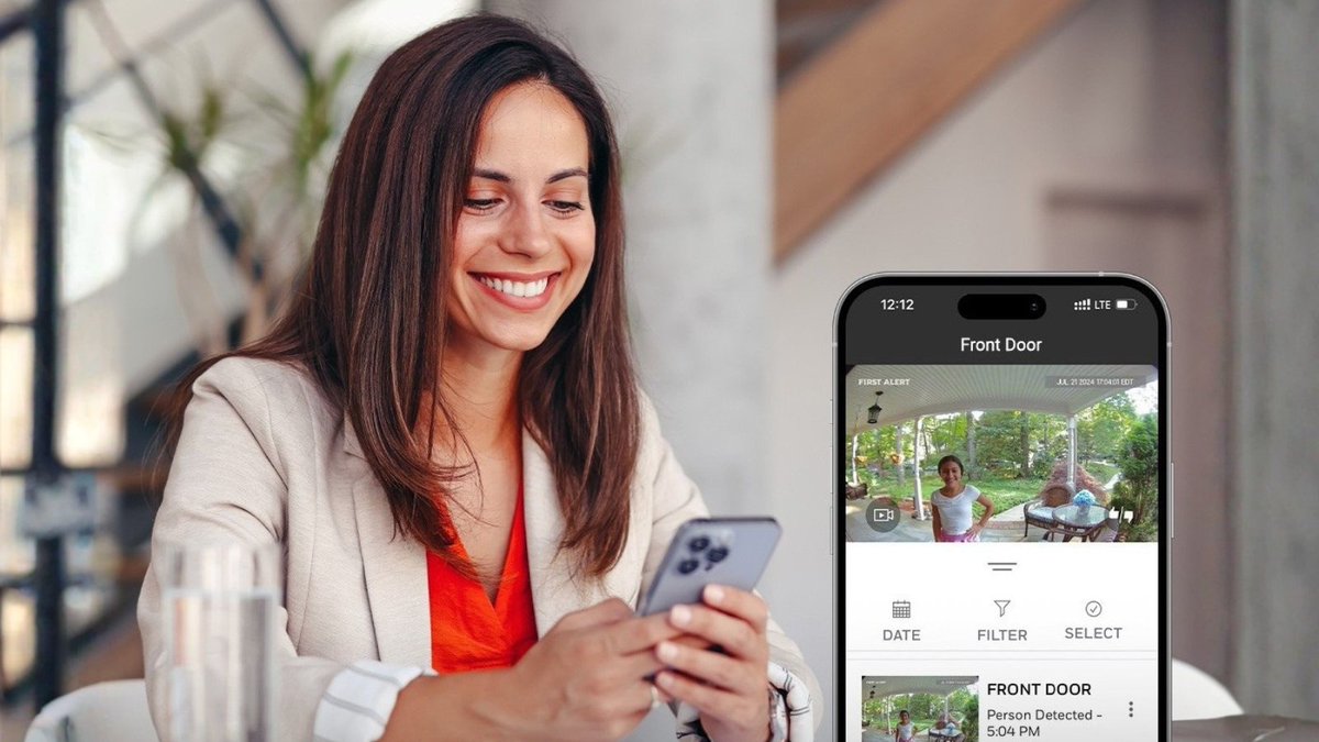 MySmithville's tweet image. See, smile and say hello from anywhere. 👋 Our Smart Home Security Outdoor Camera lets you check in on loved ones — and with two-way talk you are always part of the day, no matter the distance.

🏠 Learn more: bit.ly/4hk9hyL

#mysmithville #smarthomesecurity #smarthome