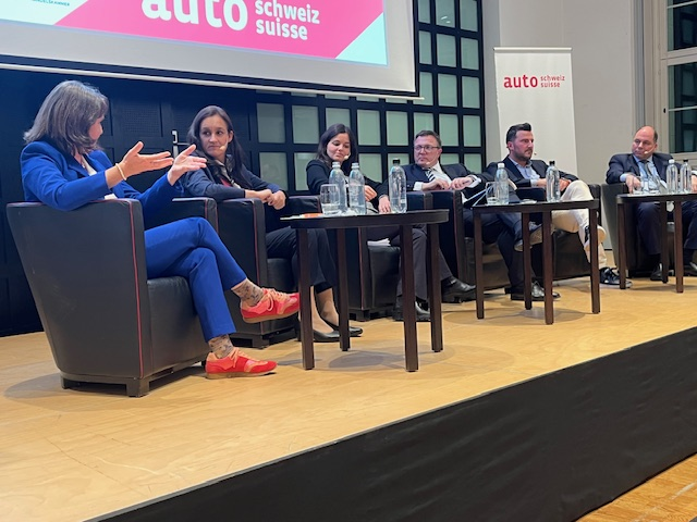 auto-schweiz/auto-suisse (@auto_swiss) on Twitter photo Miteinander oder gegeneinander? Wie weiter in der Verkehrspolitik? - Engagierte Diskussion auf dem Podium, von Simone Brander (<a href="/spzuerich/">SP Zürich</a>), <a href="/marionnasch/">Marionna Schlatter</a> (<a href="/GrueneZuerich/">GRÜNE Zürich</a>), <a href="/tinadeplazes/">Tina Deplazes</a> (<a href="/DieMitte_ZH/">Die Mitte Kt. Zürich</a>), <a href="/PerparimAvdili/">Përparim Avdili</a> (<a href="/fdp_zh/">FDP Kanton Zürich</a>) , · <a href="/m_tuena/">Mauro Tuena</a>(<a href="/svpzh/">SVP Kanton Zürich</a>), · souverän moderiert von Miteinander oder gegeneinander? Wie weiter in der Verkehrspolitik? - Engagierte Diskussion auf dem Podium, von Simone Brander (<a href="/spzuerich/">SP Zürich</a>), <a href="/marionnasch/">Marionna Schlatter</a> (<a href="/GrueneZuerich/">GRÜNE Zürich</a>), <a href="/tinadeplazes/">Tina Deplazes</a> (<a href="/DieMitte_ZH/">Die Mitte Kt. Zürich</a>), <a href="/PerparimAvdili/">Përparim Avdili</a> (<a href="/fdp_zh/">FDP Kanton Zürich</a>) , · <a href="/m_tuena/">Mauro Tuena</a>(<a href="/svpzh/">SVP Kanton Zürich</a>), · souverän moderiert von