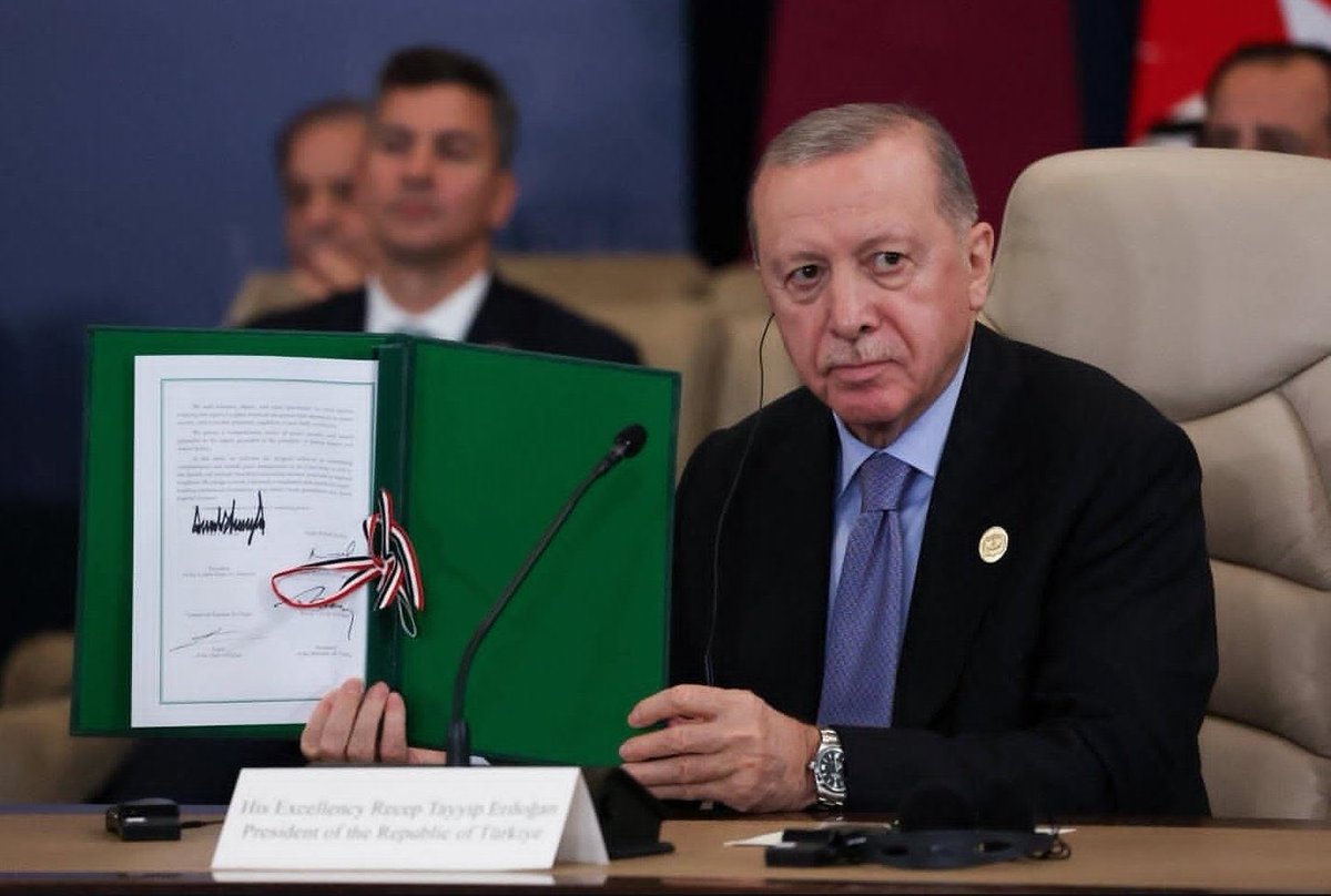 Cumhurbaşkanımız Sayın Recep Tayyip Erdoğan’ın Şarm El Şeyh Anlaşması’ndaki imzası, yalnızca bir diplomatik belgeye değil; adaletin, barışın ve insanlığın ortak vicdanına atılmış tarihi bir imzadır.

Gazze’de yaşanan insani felaket karşısında sessiz kalmayan Türkiye; adil, kalıcı