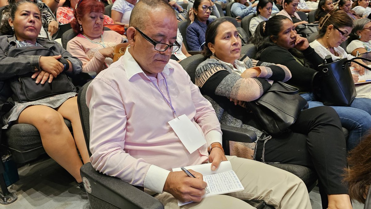 EducGuerrero's tweet photo. 👩🏻‍🏫🧑🏻‍🏫#SEGInforma| Inicia SEG Jornadas Académicas 2025 en diversas regiones del estado; 7 mil maestros reciben capacitación del Programa de Desarrollo Profesional Docente (#PRODEP). En la región Centro se forman a 900 docentes. https://t.co/0BzZifIbFI